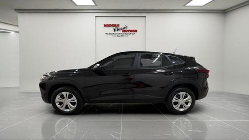 Mosaic Black Metallic 2026 Chevrolet Trax LS
