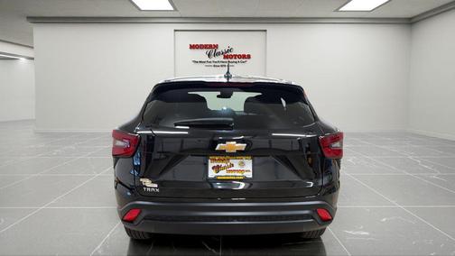 Mosaic Black Metallic 2026 Chevrolet Trax LS