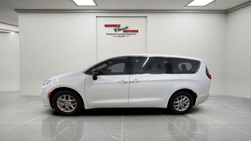 Bright White Clearcoat 2024 Chrysler Pacifica Touring L