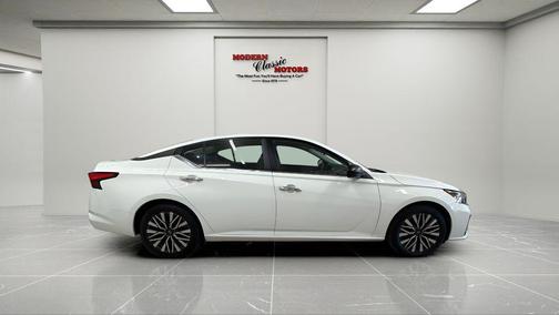 Glacier White 2025 Nissan Altima 2.5 SV