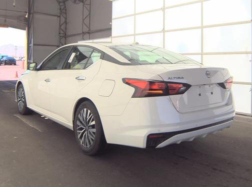 Glacier White 2025 Nissan Altima 2.5 SV