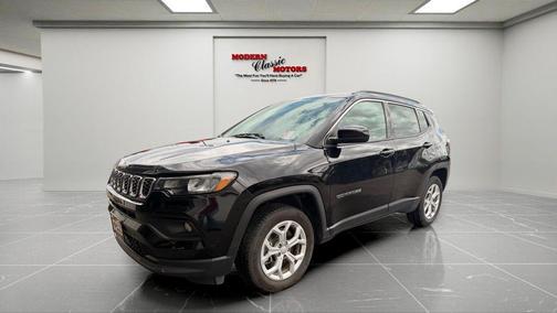 Diamond Black Crystal Pearlcoat 2024 Jeep Compass Latitude