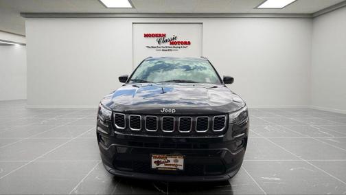Diamond Black Crystal Pearlcoat 2024 Jeep Compass Latitude