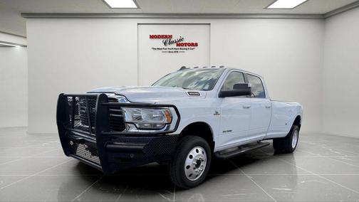 Bright White Clearcoat 2020 RAM 3500 Big Horn Crew Cab 4x4 8' Box