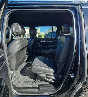 Diamond Black Crystal Pearlcoat 2024 Jeep Wagoneer Series III 4x4