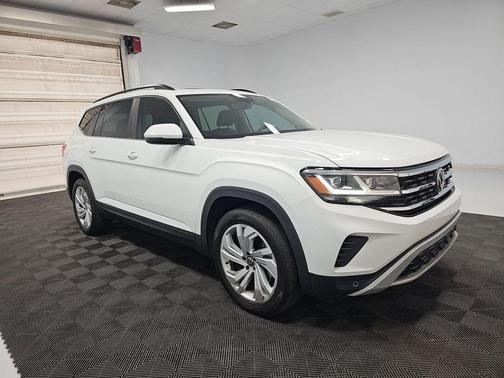 Pure White 2023 Volkswagen Atlas 3.6L SE w/Technology