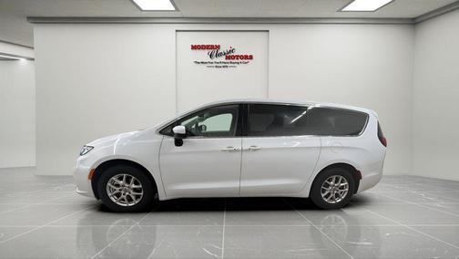 Bright White Clearcoat 2023 Chrysler Pacifica Touring L