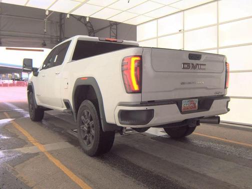 Summit White 2025 GMC Sierra 2500 AT4