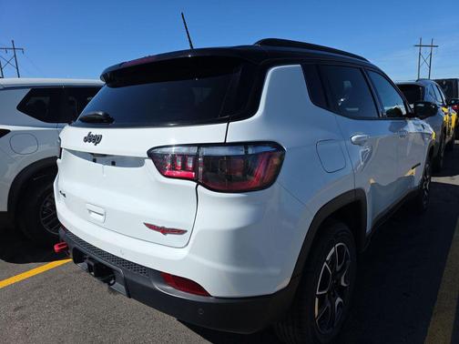 Bright White Clearcoat 2025 Jeep Compass Trailhawk