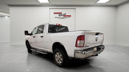 Bright White Clearcoat 2024 RAM 2500 Big Horn Crew Cab 4x4 6'4' Box
