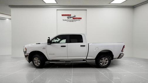 Bright White Clearcoat 2024 RAM 2500 Big Horn Crew Cab 4x4 6'4' Box