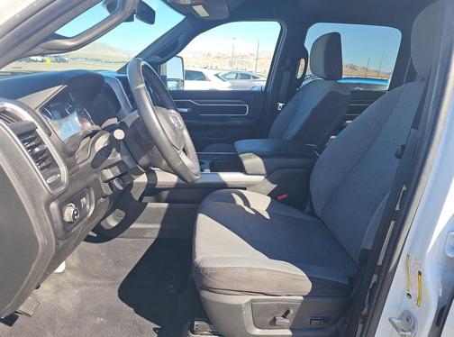 Bright White Clearcoat 2024 RAM 2500 Big Horn Crew Cab 4x4 6'4' Box
