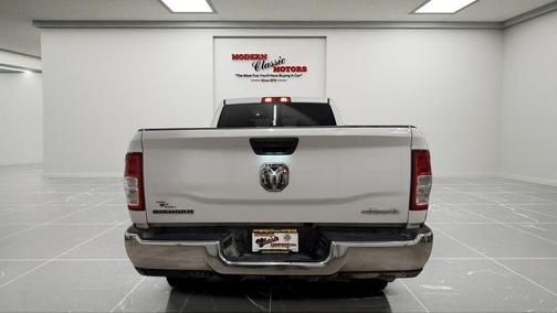 Bright White Clearcoat 2024 RAM 2500 Big Horn Crew Cab 4x4 6'4' Box