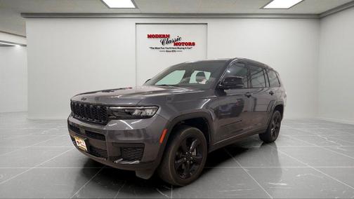 Baltic Gray Metallic Clearcoat 2023 Jeep Grand Cherokee L Altitude