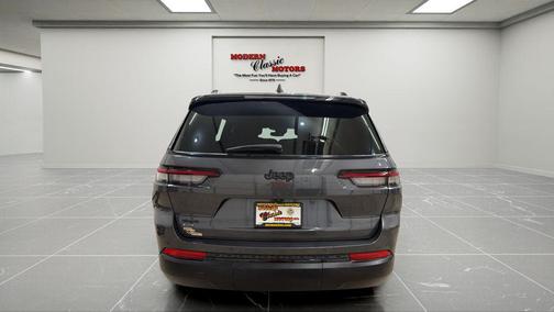 Baltic Gray Metallic Clearcoat 2023 Jeep Grand Cherokee L Altitude