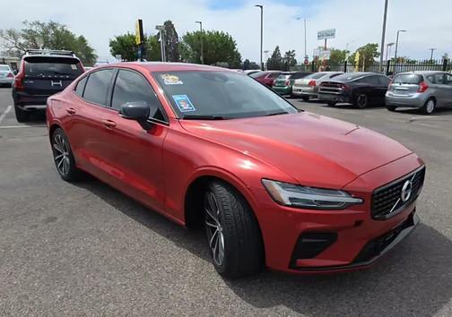 Fusion Red Metallic 2022 Volvo S60 T5 Momentum