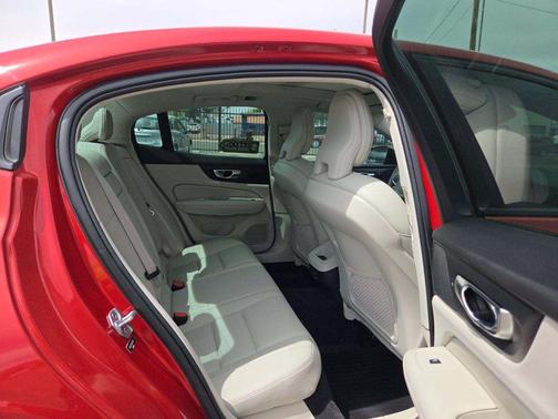 Fusion Red Metallic 2022 Volvo S60 T5 Momentum