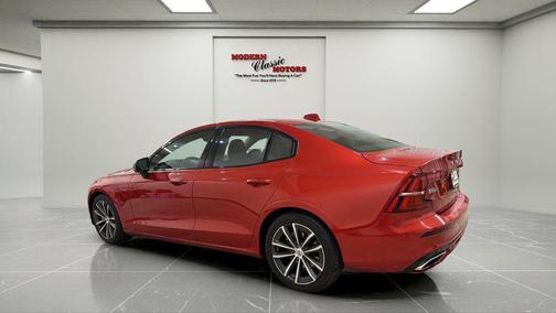 Fusion Red Metallic 2022 Volvo S60 T5 Momentum