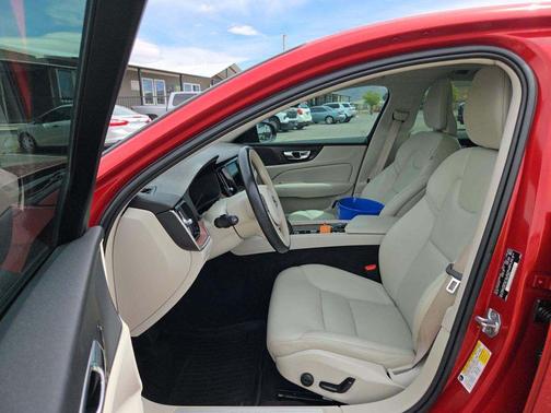 Fusion Red Metallic 2022 Volvo S60 T5 Momentum