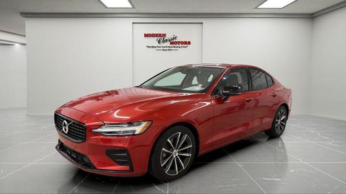 Fusion Red Metallic 2022 Volvo S60 T5 Momentum