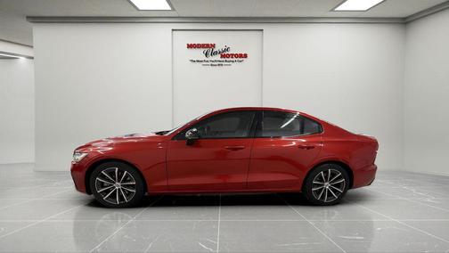 Fusion Red Metallic 2022 Volvo S60 T5 Momentum