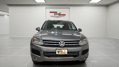 Gray 2014 Volkswagen Touareg 3.6L Sport