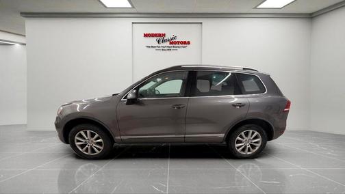 Gray 2014 Volkswagen Touareg 3.6L Sport