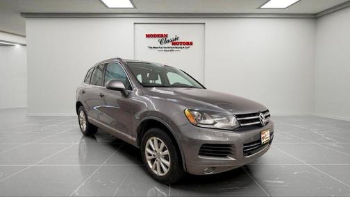 Gray 2014 Volkswagen Touareg 3.6L Sport