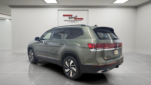 Deep Black Pearl 2026 Volkswagen Atlas 2.0T SE w/Technology 4MOTION