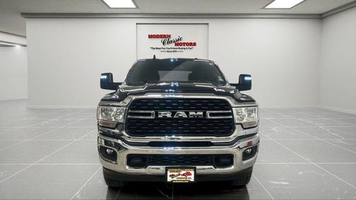 Diamond Black Crystal Pearlcoat 2024 RAM 2500 Big Horn Crew Cab 4x4 6'4' Box