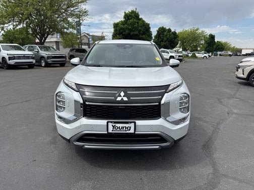 White Diamond 2025 Mitsubishi Outlander SE 2.5 S-AWC