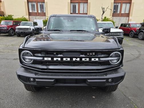 Shadow Black 2026 Ford Bronco Outer Banks