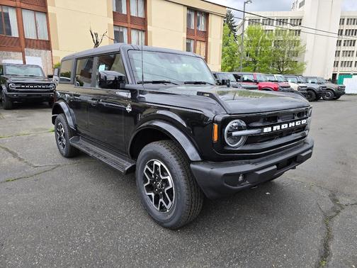 Shadow Black 2026 Ford Bronco Outer Banks