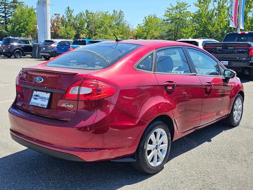 Ruby Red Tinted Clearcoat Metallic 2013 Ford Fiesta SE