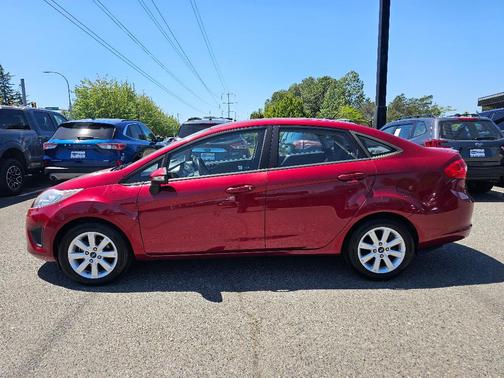 Ruby Red Tinted Clearcoat Metallic 2013 Ford Fiesta SE