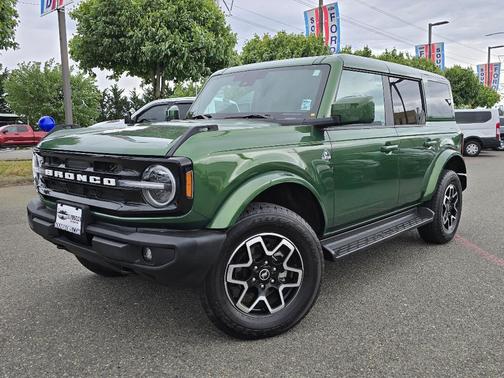 Green 2025 Ford Bronco Outer Banks