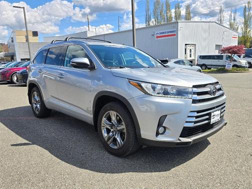 Celestial Silver Metallic 2018 Toyota Highlander Limited Platinum