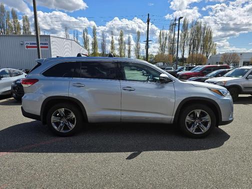Celestial Silver Metallic 2018 Toyota Highlander Limited Platinum