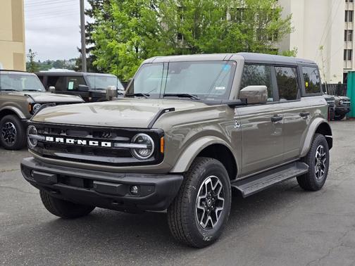 Gray 2026 Ford Bronco Outer Banks
