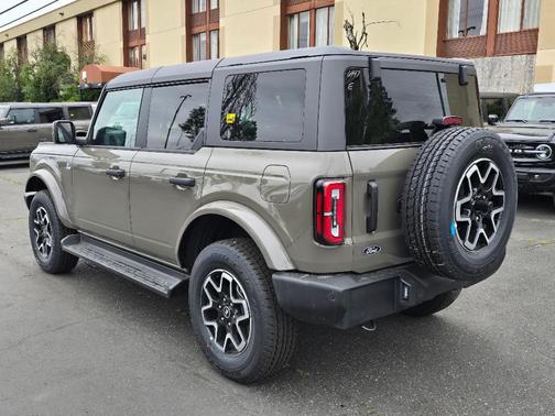 Gray 2026 Ford Bronco Outer Banks