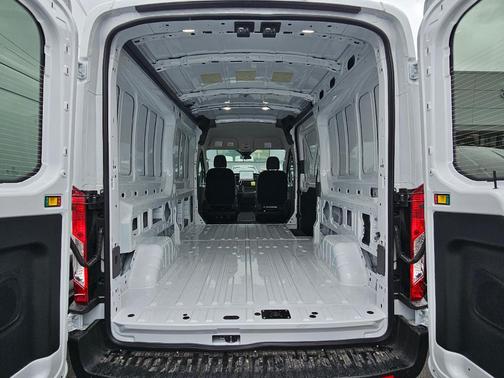 Oxford White 2026 Ford Transit-250 148 WB Medium Roof Cargo