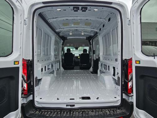 Oxford White 2026 Ford Transit-250 148 WB Medium Roof Cargo