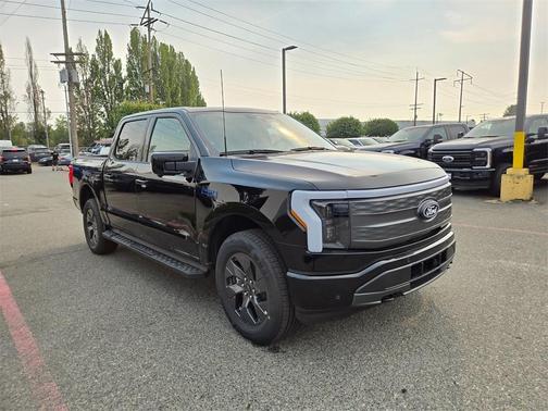 2025 Ford F-150 Lightning LARIAT