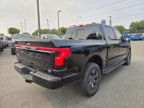 2025 Ford F-150 Lightning LARIAT