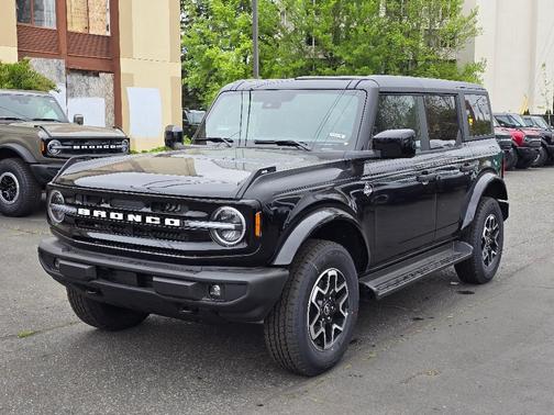 Shadow Black 2026 Ford Bronco Outer Banks