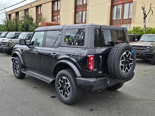 Shadow Black 2026 Ford Bronco Outer Banks