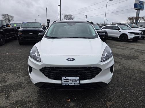 Star White 2022 Ford Escape SE