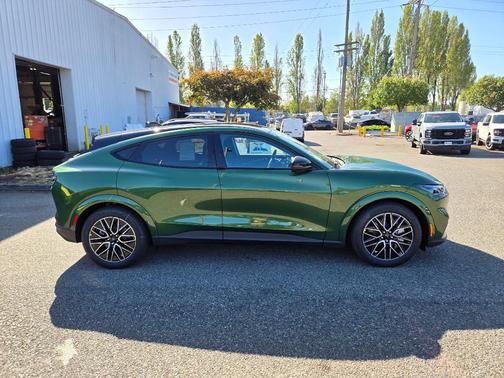 Eruption Green Metallic 2025 Ford Mustang Mach-E Premium