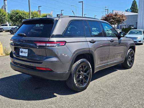 2024 Jeep Grand Cherokee Laredo