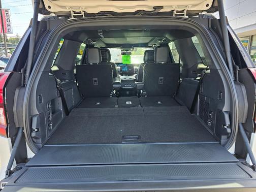 Star White 2026 Ford Expedition Platinum